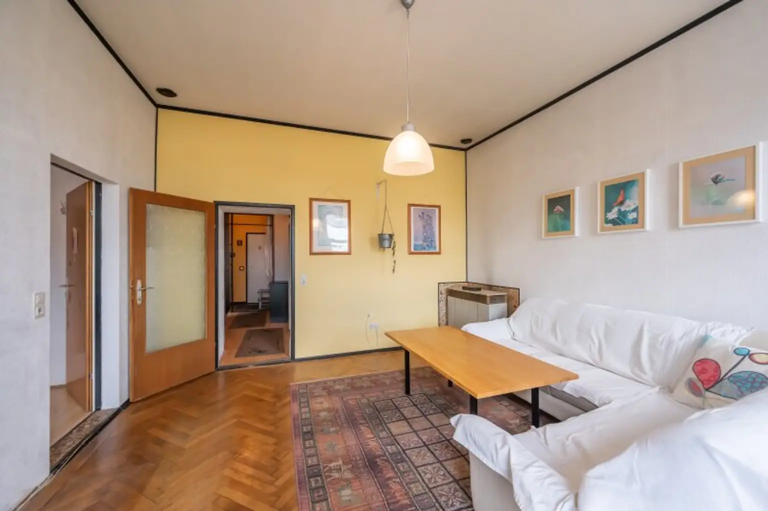 ++NEU++ Sanierungsbedürftige 3-Zimmer Altbauwohnung in guter Lage!!