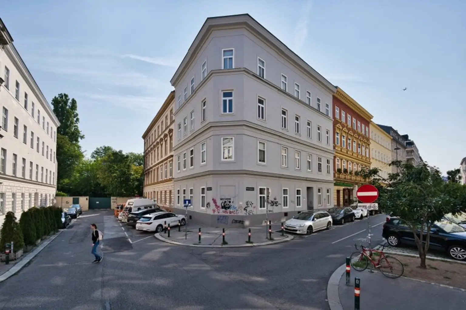 Studio und hippes Wohnen auf 93m² - sonnendurchflutete hohe Räume im Altbau!