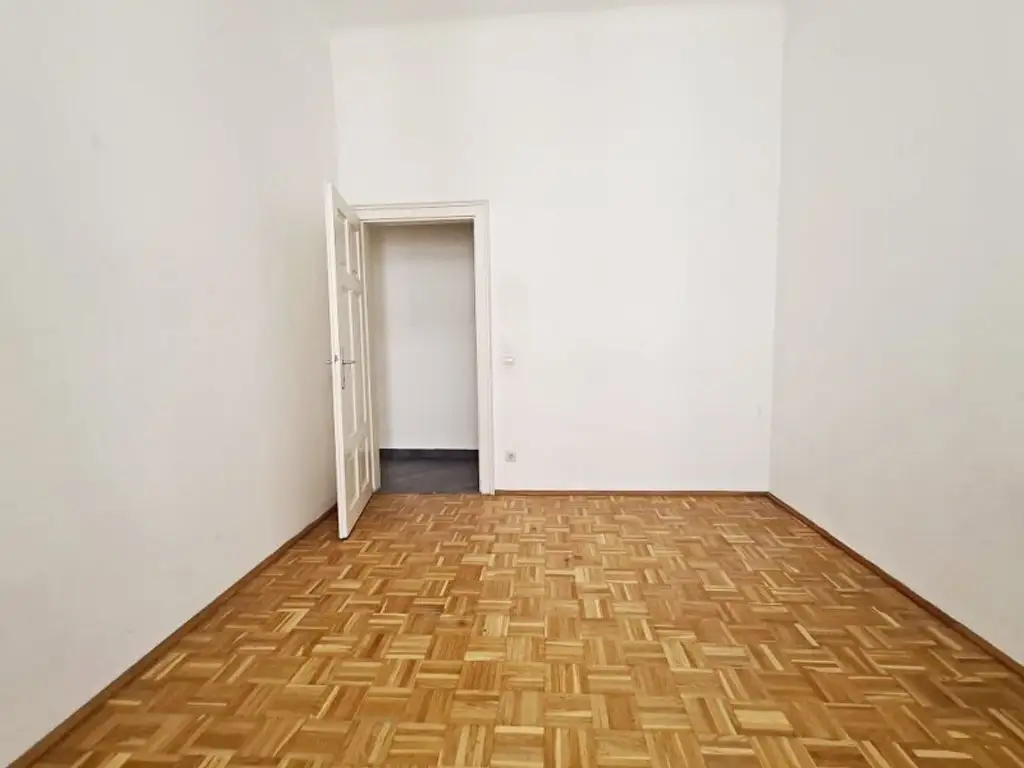 SALESIANERGASSE, teilsanierte 86 m2 Altbau, 3 Zimmer, Küche, Wannenbad, Parketten, 2. Liftstock, Botschaftsviertel