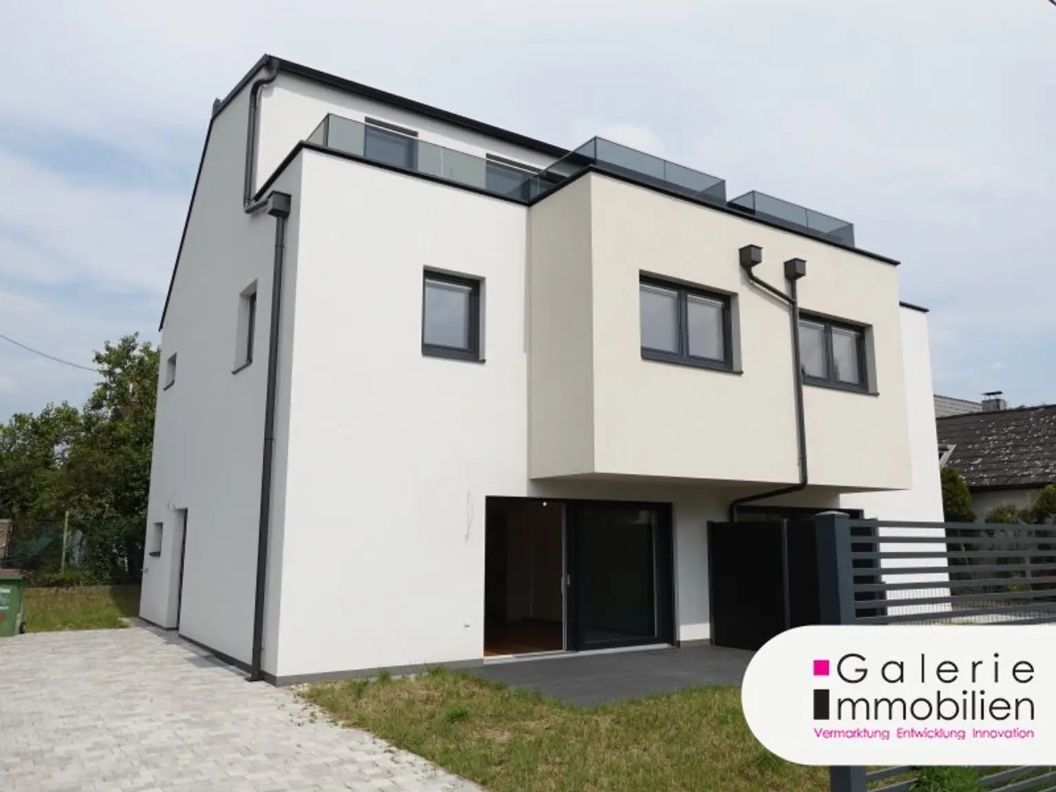 Erstbezug: Sehr schöne, helle und ruhige Doppelhaushälfte (links) mit 4 Zimmern, Eigengarten und Panoramablick-Dachterrasse!
