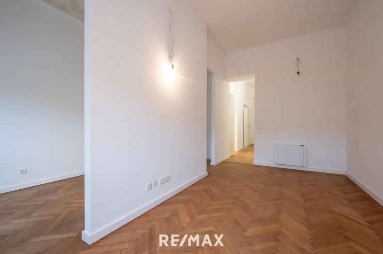 Wohnbereich | Sicht zum Schlafbereich