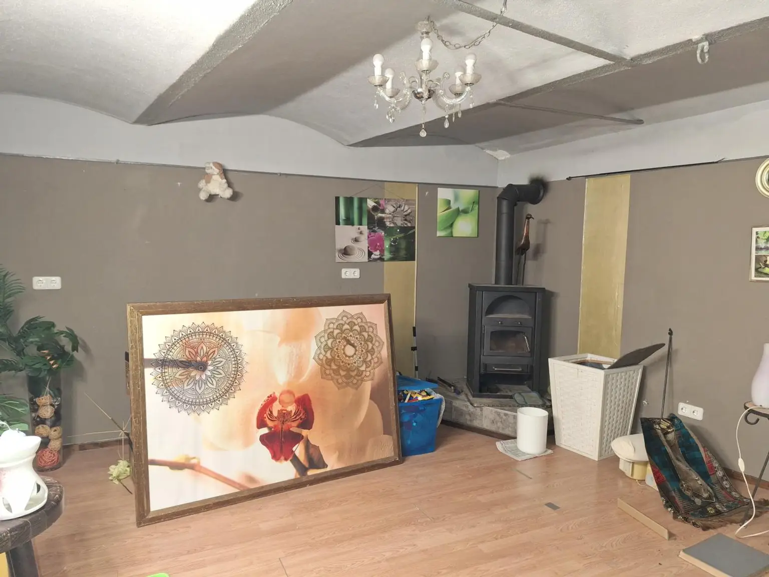 Villa Kunterbunt für Heimwerker / interessantes, kreatives und fröhliches Einfamilienhaus mit 5 Zimmern in ruhiger Seitengasse.