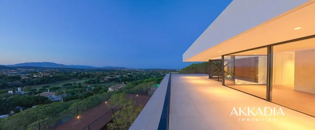 Prämierte Architektenvilla mit Blick über die Sierra Grazalema
