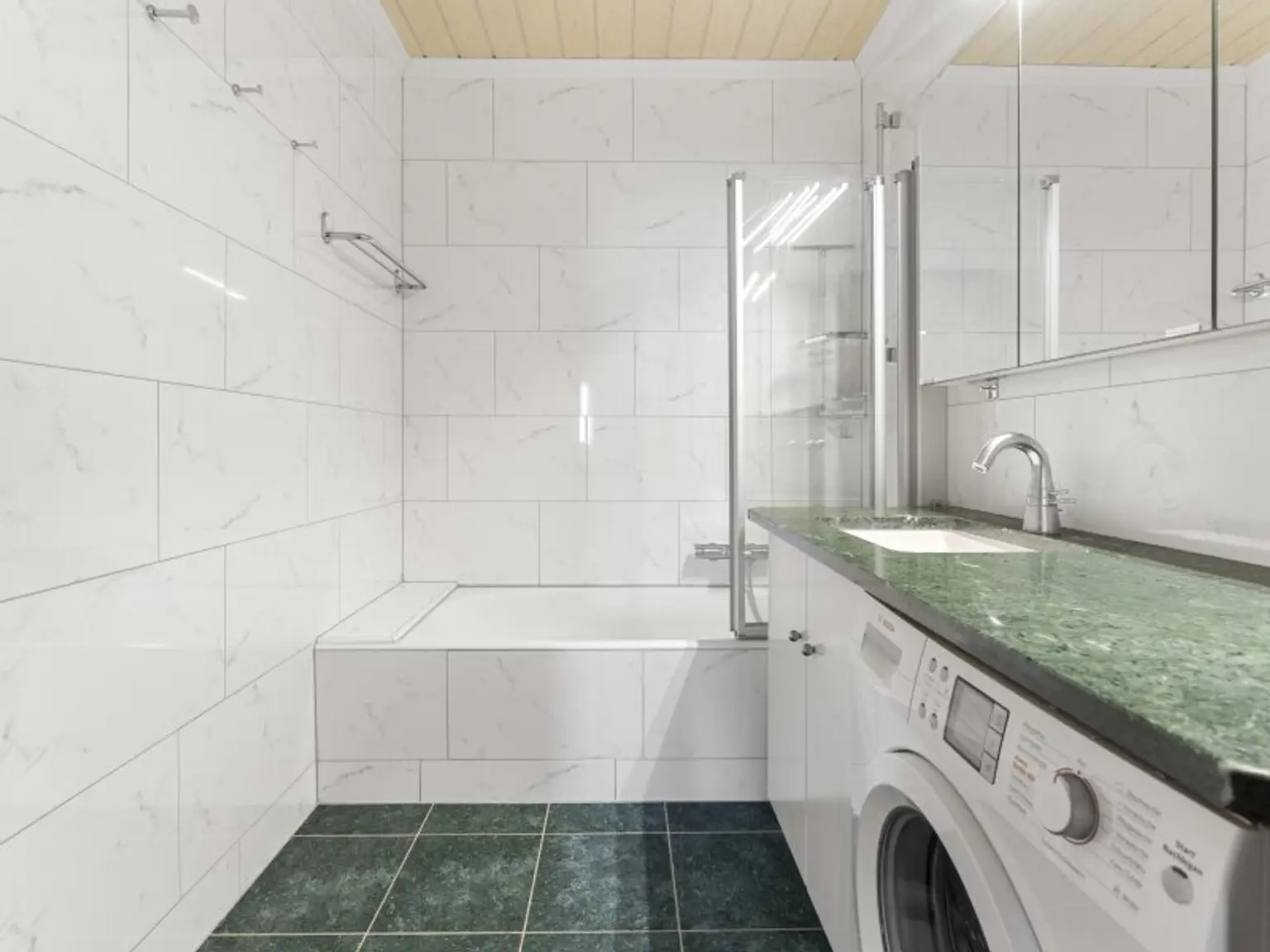 Schöne, sonnige und ruhige 94,00m² 3 Zi Wohnung mit Loggia in Klagenfurt - Karl-Marx-Straße