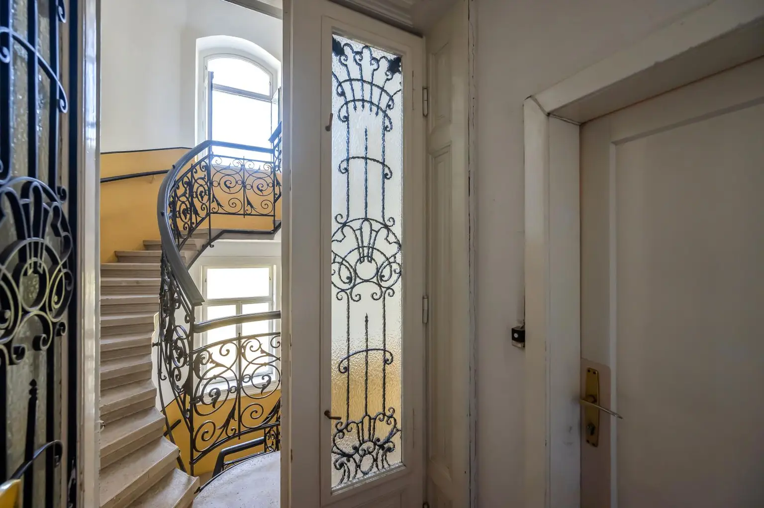 WOHNUNG IN ALTBAU-VILLA | EIGENGARTEN | SANIERUNGSBEDÜRFTIGES JUWEL
