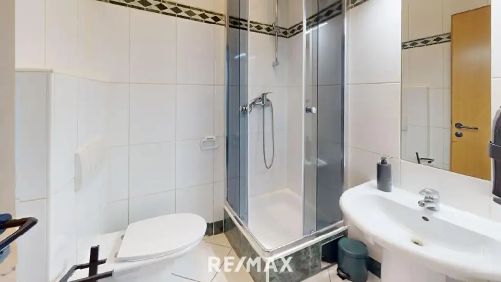 4-Zimmer-Altbau-Wohnung