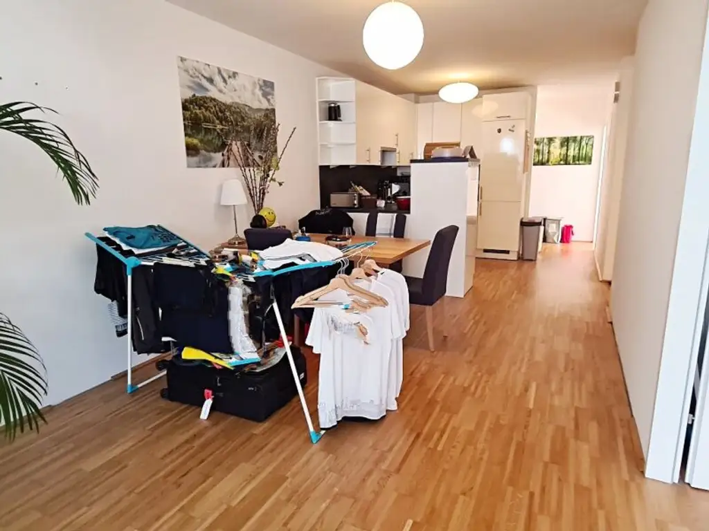 WAGRAMER STRASSE, sonnige 64 m2 Neubau mit 4 m2 Loggia, 3 Zimmer, Komplettküche, Wannenbad, Parketten, U1-Nähe
