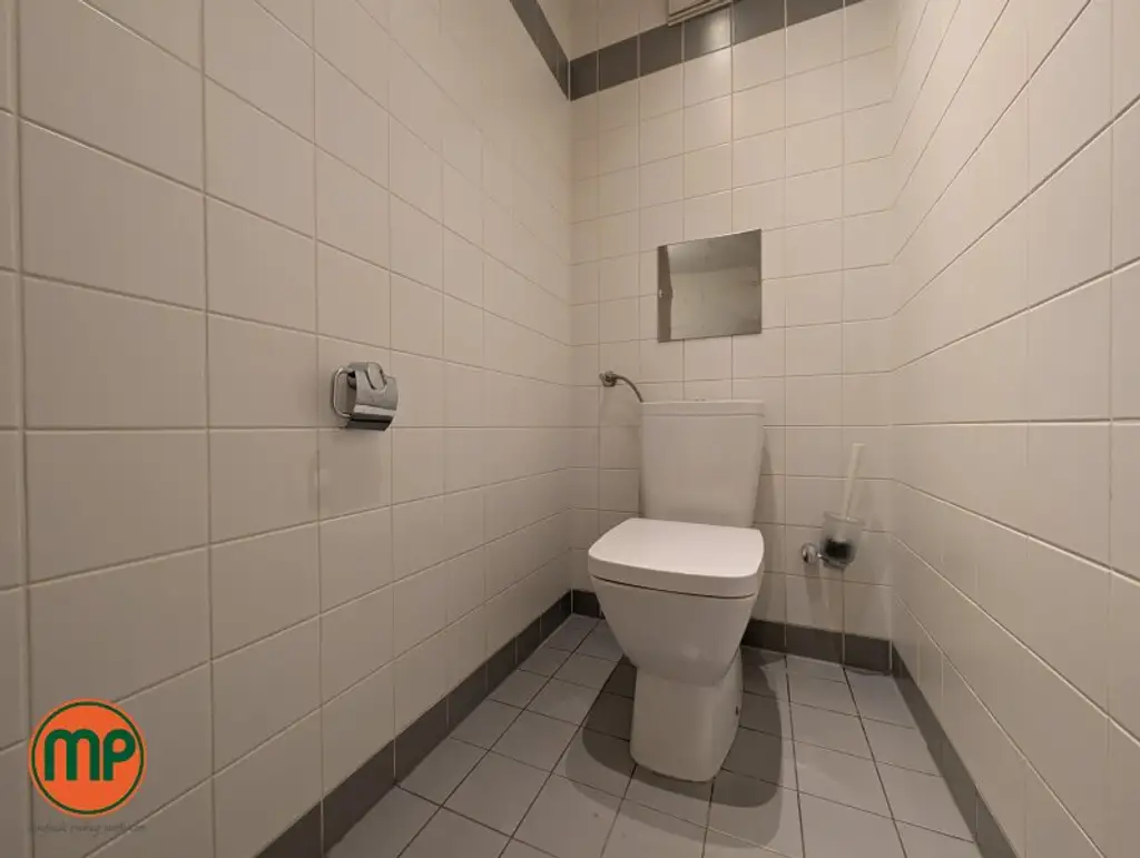 perfekte Raumaufteilung, riesiger Balkon und begehbarer Kleiderschrank sowie eine Garage