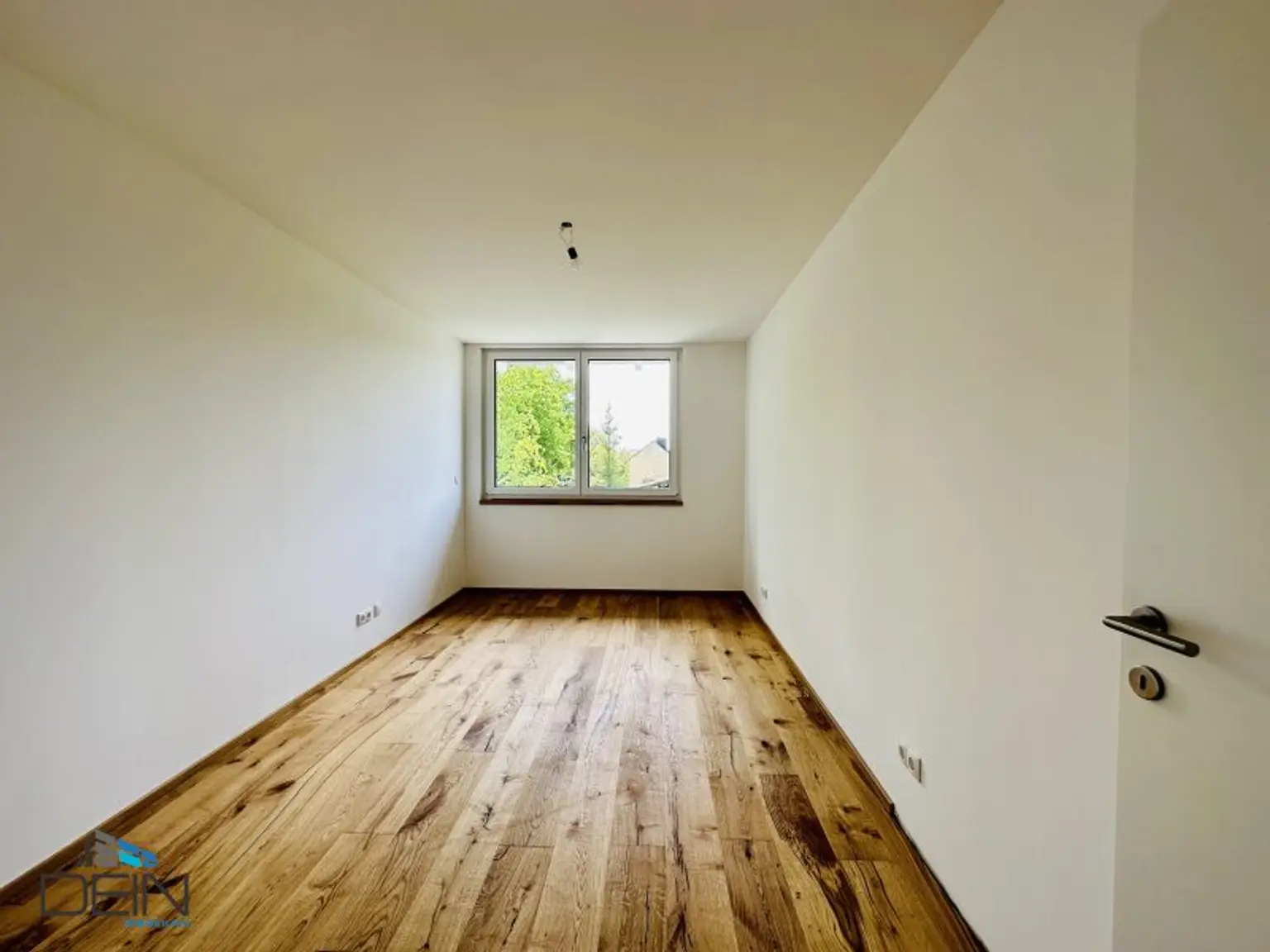 NEU! TRAUMHAFTE 4 ZIMMER DOPPELHAUSHÄLFTE MIT EIGENGARTEN NÄHE ZENTRUM UND BAHNHOF!