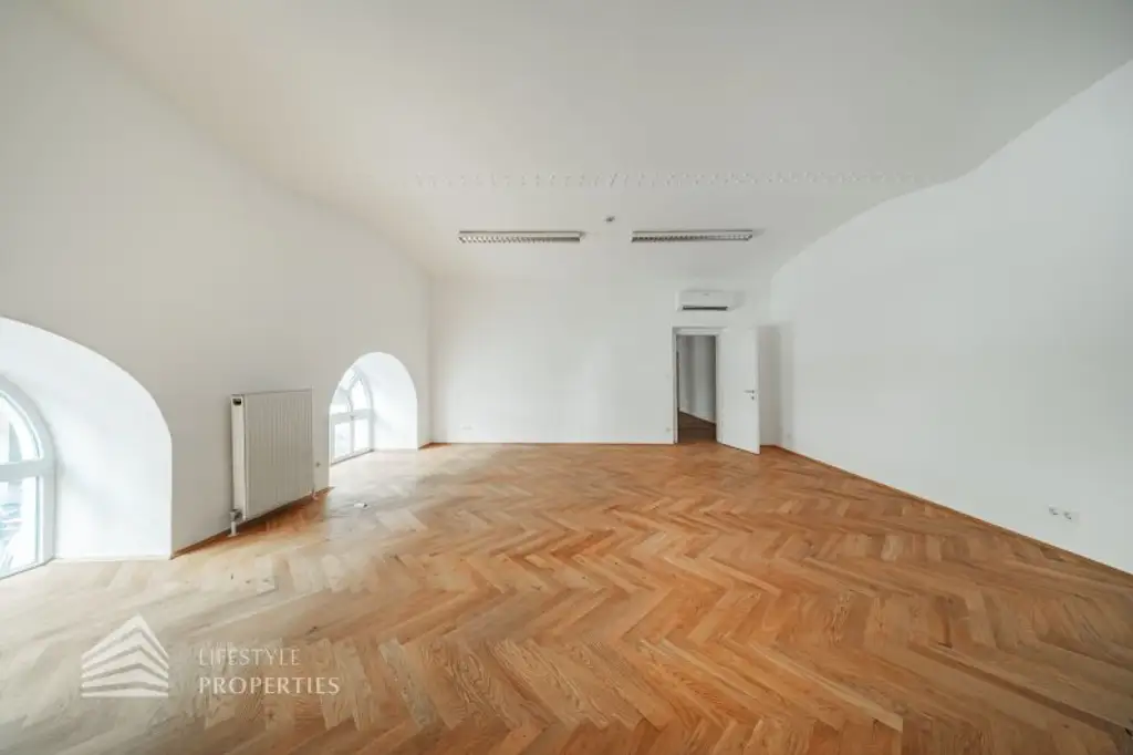 Geräumiges 5-Zimmer Altbau Büro in Toplage