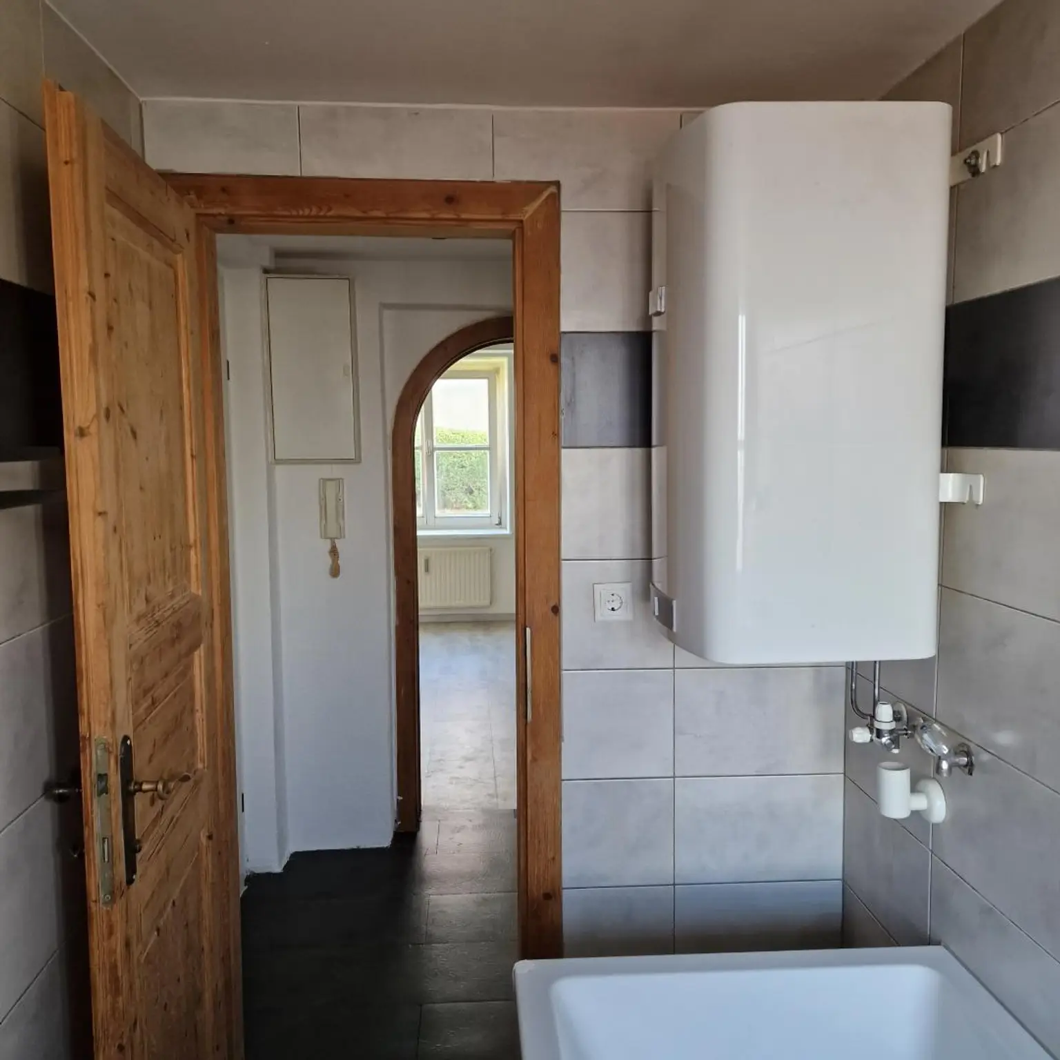 Gut aufgeteilte 2-Zimmer-Wohnung mit Badewanne