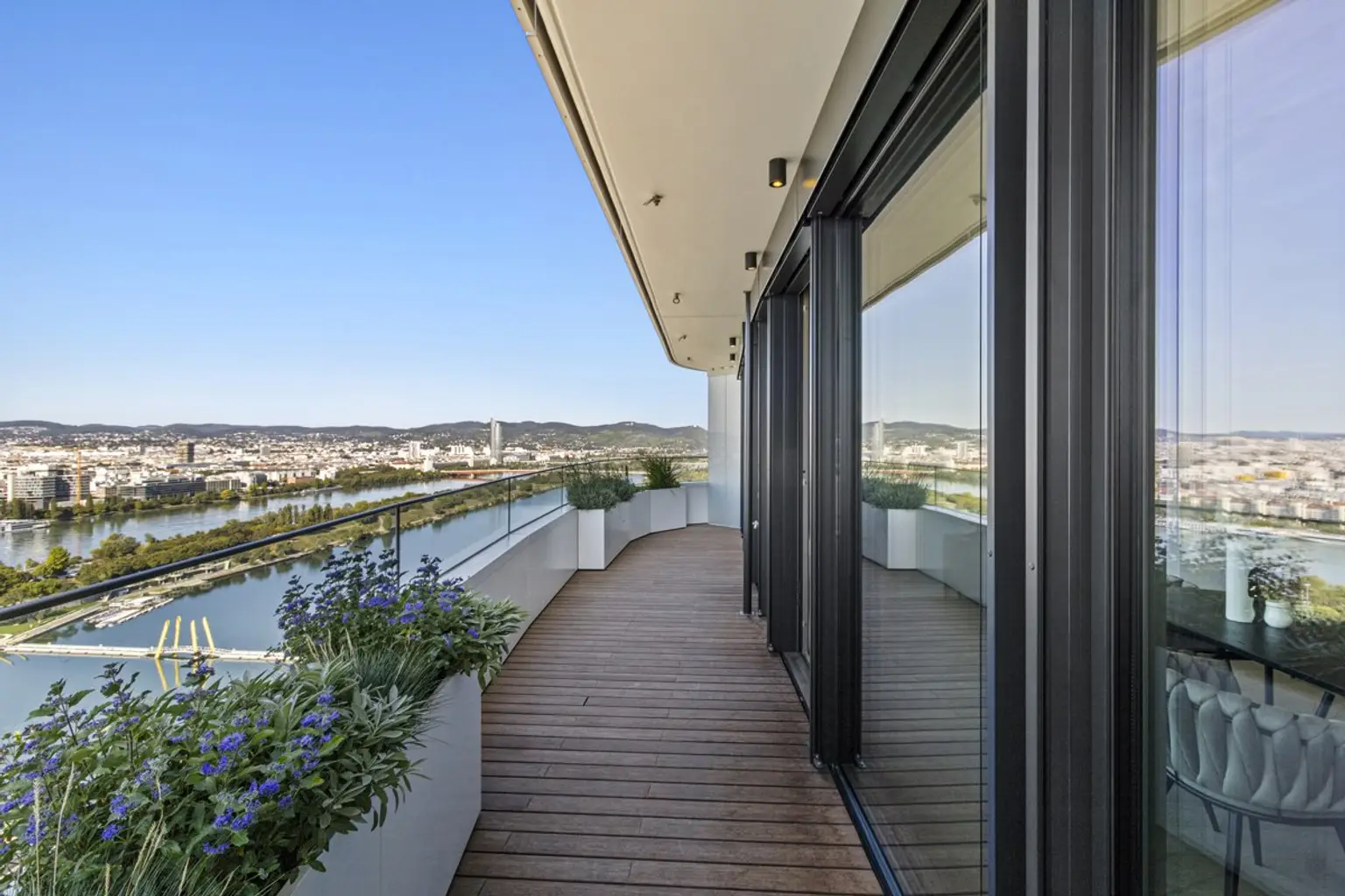 B | ++ SKYLINE DREAM on the 26th Floor ++ LUXURY with PANORAMIC VIEW | Prima Service Immobilien