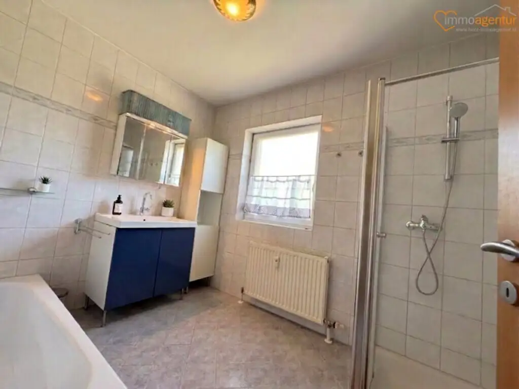 Großzügiges, vollunterkellertes Reihenmittelhaus mit Garten, Garage & ca. 245 m² Gesamtnutzfläche in Ansfelden