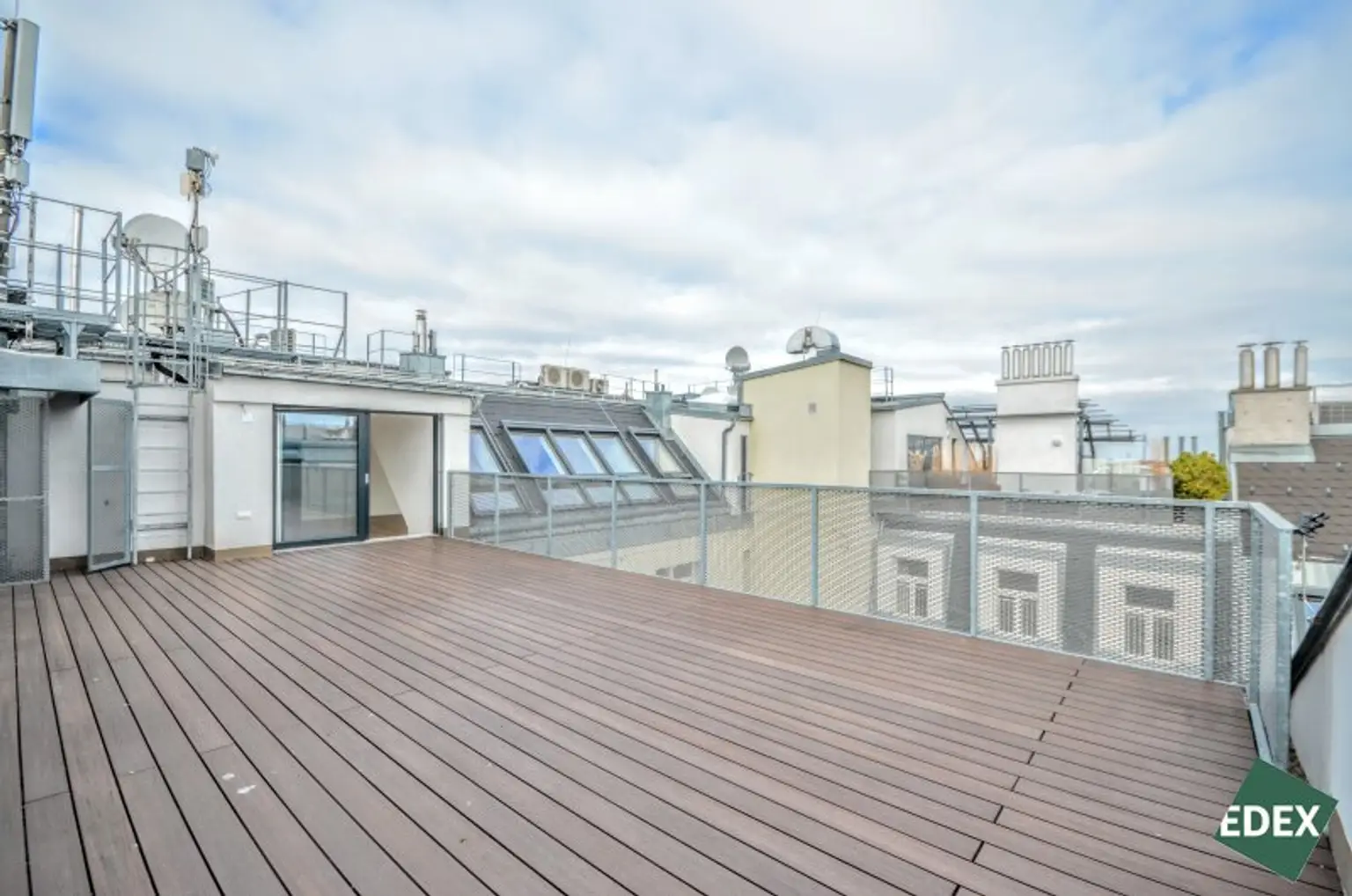 Klimatisierte 4-Zimmer-Wohnung mit Terrasse nahe der Wiener Innenstadt (optional mit PKW-Stellplatz)