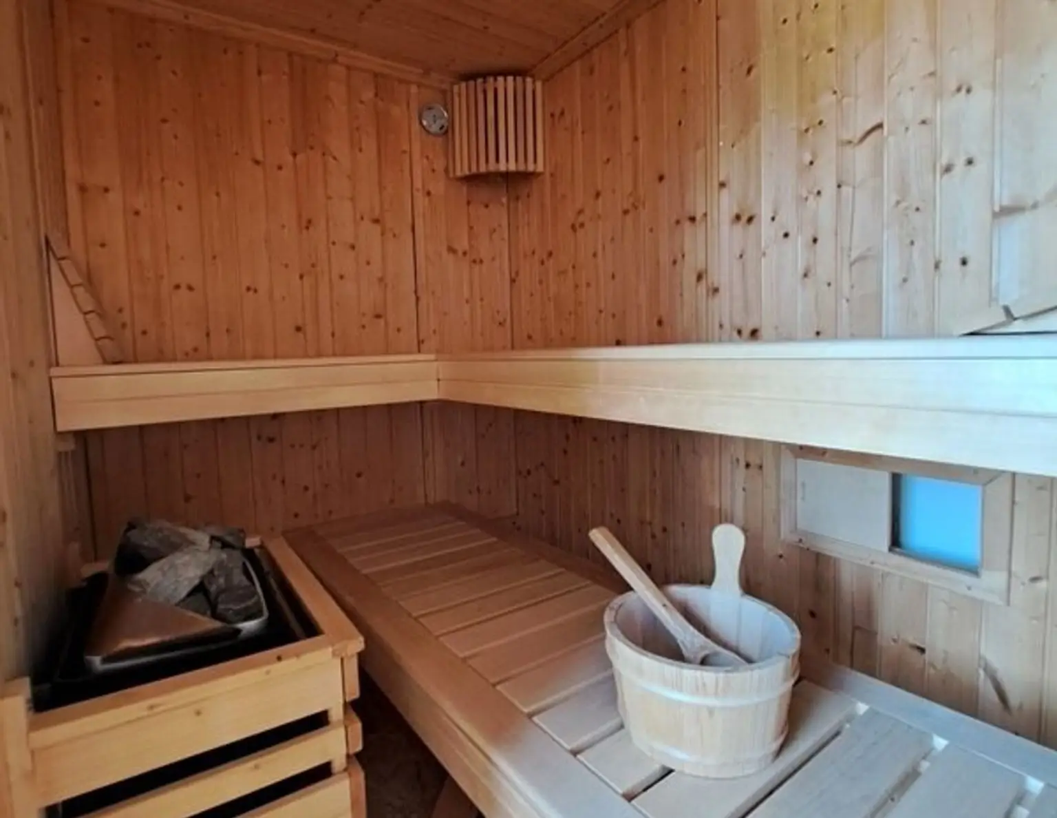 Moderne 4-Zimmer-Wohnung mit Sonnenbalkon und großem Dachboden