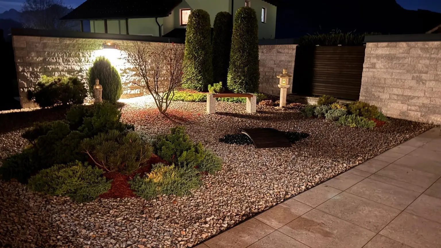 Garten bei Nacht