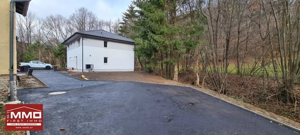 ***ERSTBEZUGS-DOPPELHAUSHÄLFTE DIREKT AM WASSER MIT SÜD-GARTEN!***