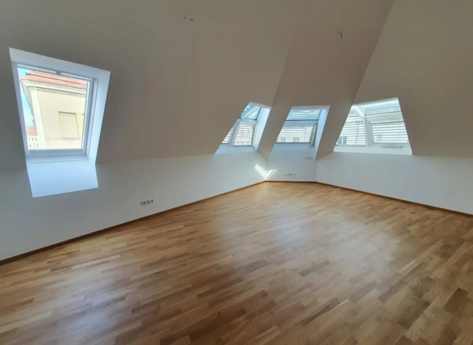 Sonnige Dachterrassenwohnung - Klimatisiert - Top Zustand - nähe U3