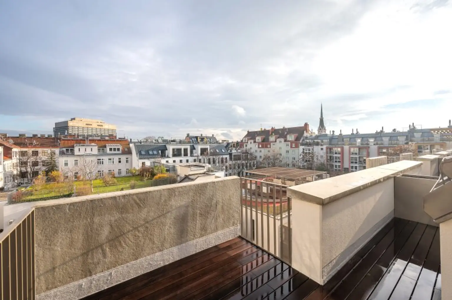 EDUART-Die Kunst des Wohnens: Hochwertiger 3-Zimmer DG-ZWEITBEZUG mit ca. 15m² Balkon! (10/19)