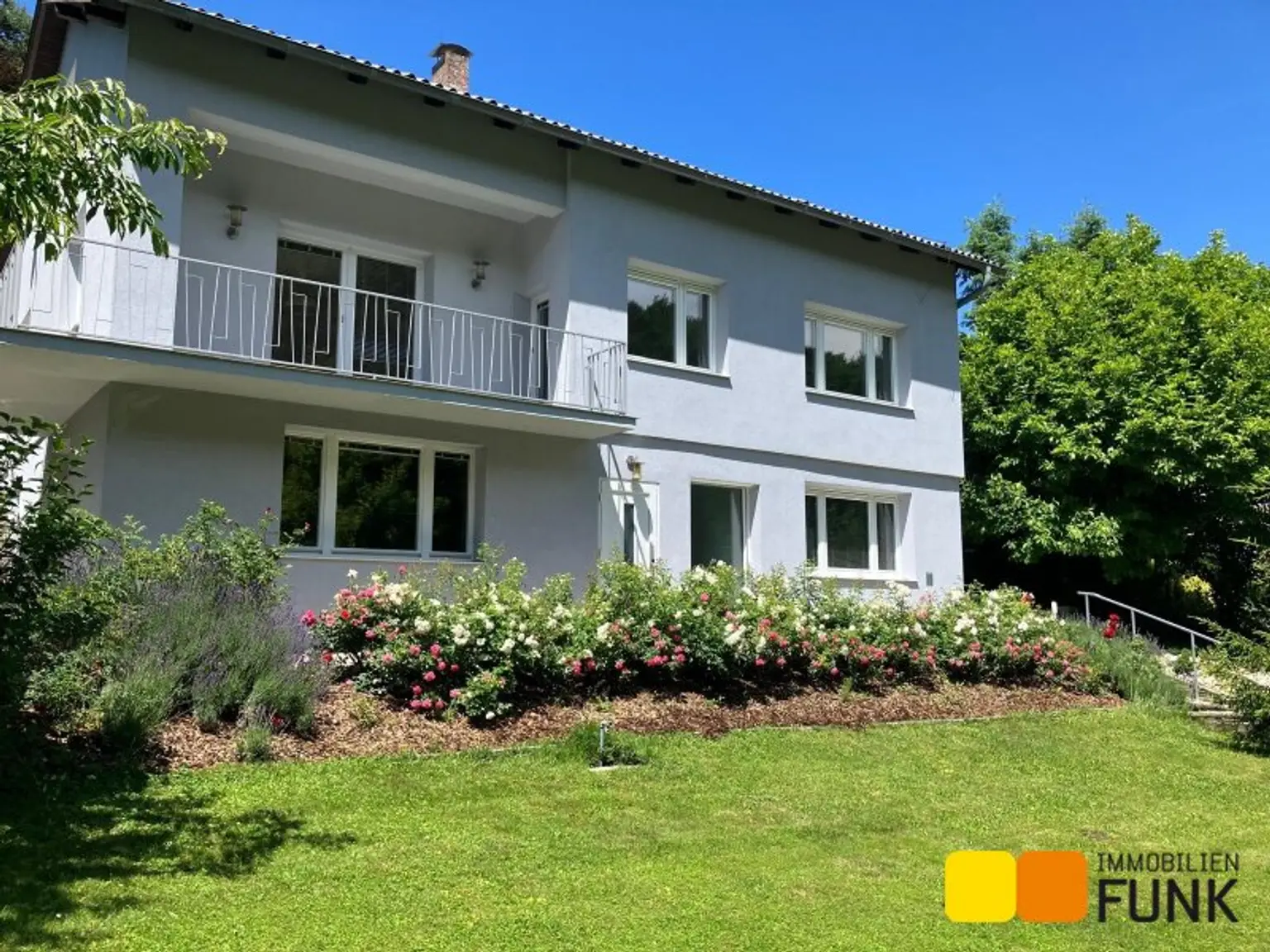 Großzügiges Haus mit Traumgarten