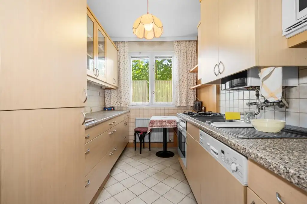 Gemütliche 4-Zimmer-Wohnung mit Balkon in 1050 Wien! +++ RE/MAX Trend +++