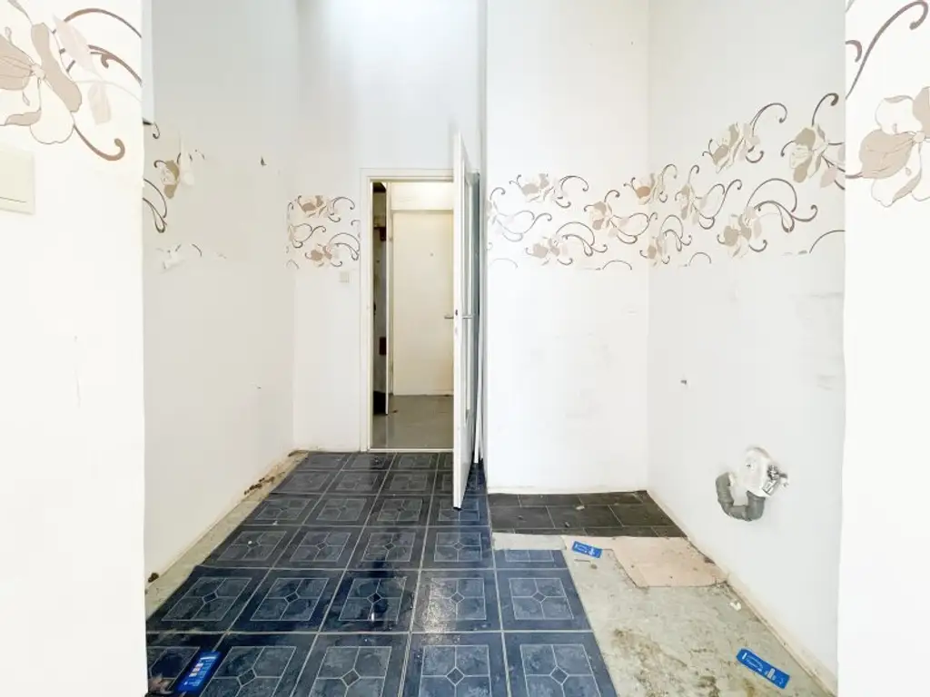 NÄHE AUGARTEN: 2,5-Zimmer-Altbauwohnung mit großem Gestaltungspotenzial beim Wallensteinplatz