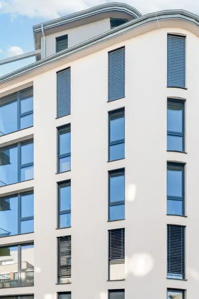 Erstbezug ab Februar! Nähe U6/U4! Helle 2-Zimmer-Wohnung mit Loggia zu vermieten!