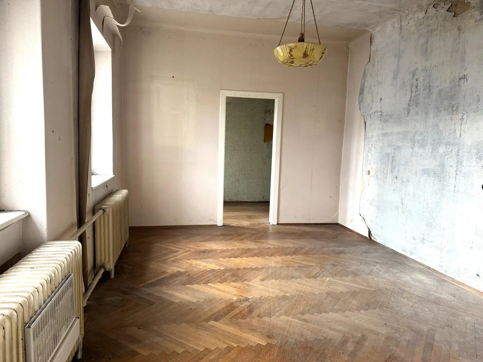 Sanierungsbedürftiges Einfamilienhaus mit schönem Garten in zentraler Lage!