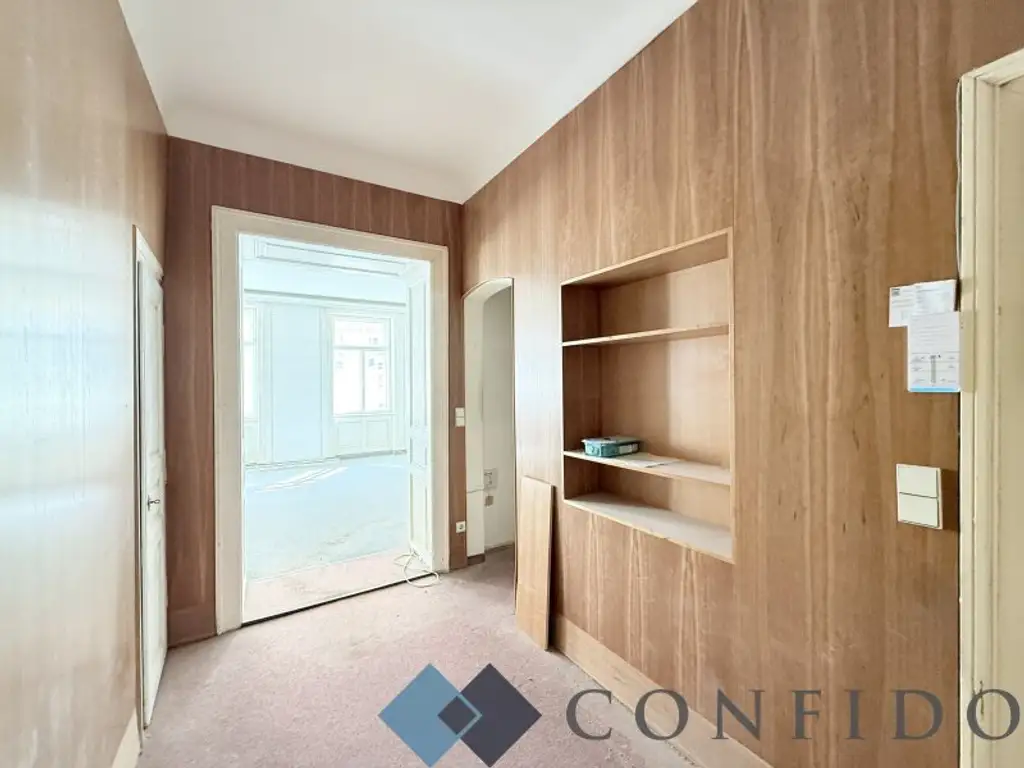 Gestalten Sie nach Ihrem Geschmack - Sanierungsbedürftige 3 Zimmer Altbauwohnung in der Clusiusgasse!