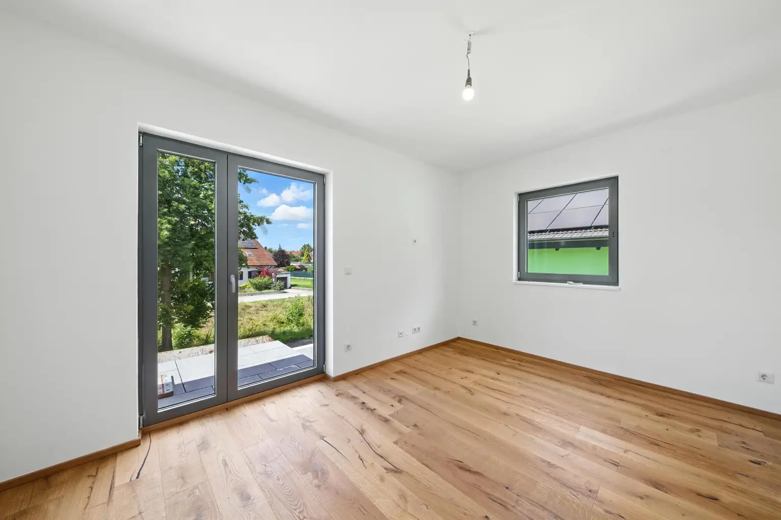 SCHLÜSSELFERTIG! MODERNES WOHNEN AM LAND - HOCHWERTIGER BAUMEISTERQUALITÄTSBAU IN SIERNDORF!