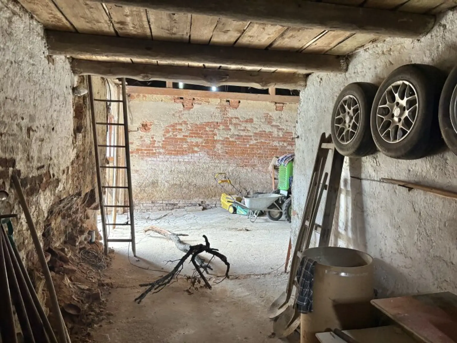 ** GARTENTAGE ** ren.bed. Landhaus mit bezauberndem Grundstück !! Ca. 7.200m 2 Wald inklusive !!