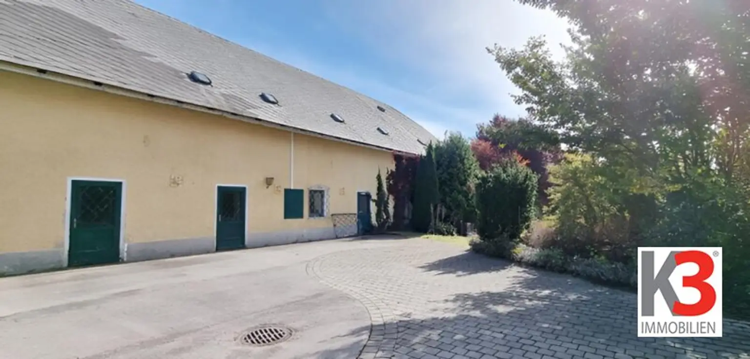 Prestigeobjekt-Gewerbefläche mit beeindruckendem Herrenhaus und Badeteich in Schlosspark