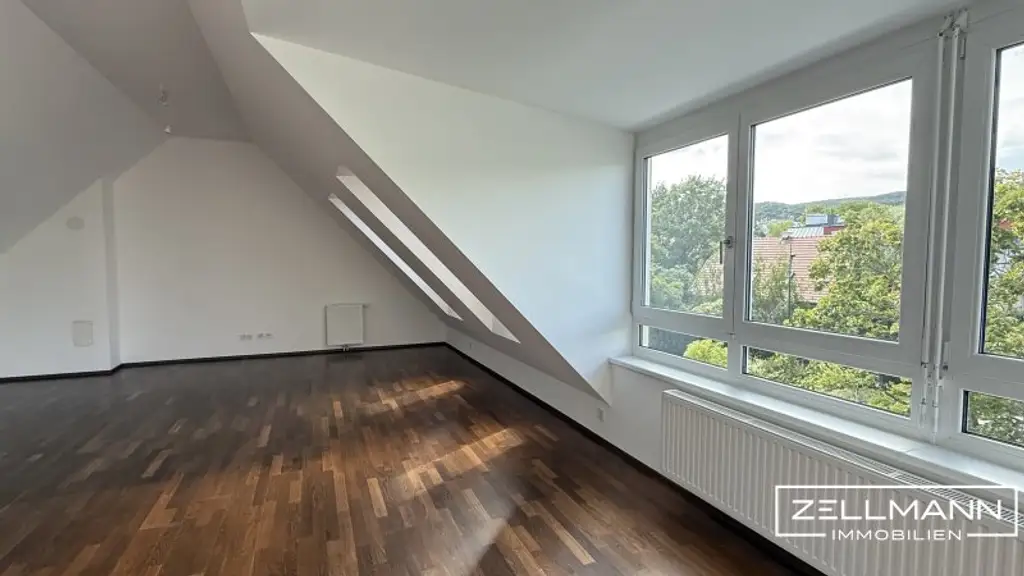 „Ein Ort zum Aufatmen – Lichtdurchflutete Dachterrassen-Maisonette mit Stil“ | ZELLMANN IMMOBILIEN
