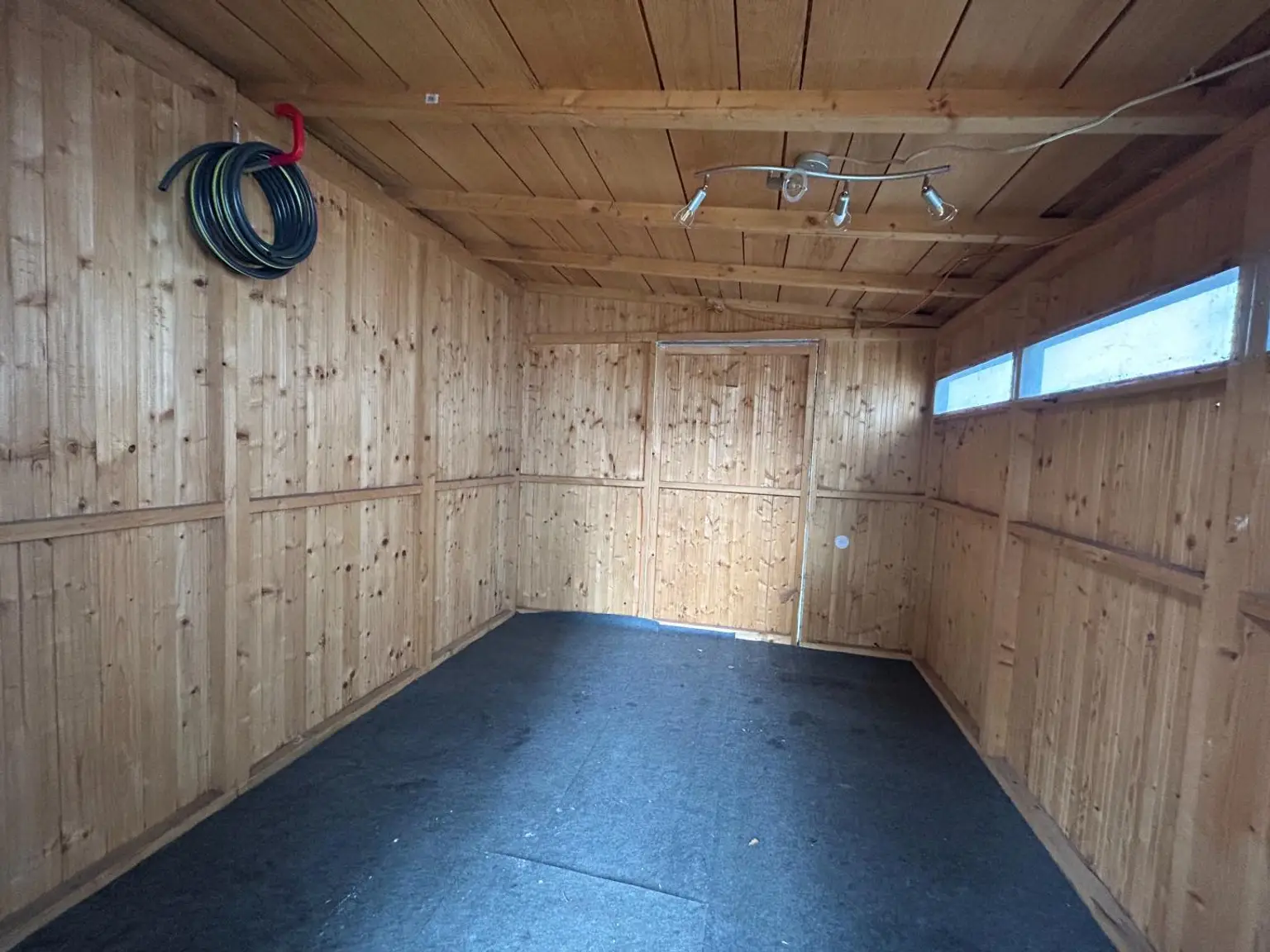 Gartenhütte von innen