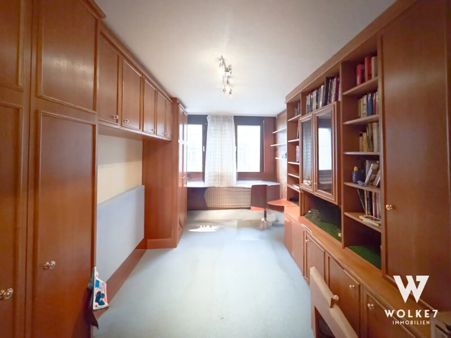 Sanierungsbedürftige 3-Zimmer-Wohnung mit Loggia, separate Küche | Türkenschanzpark | S45, 10A, 40,41,9 | Gersthof