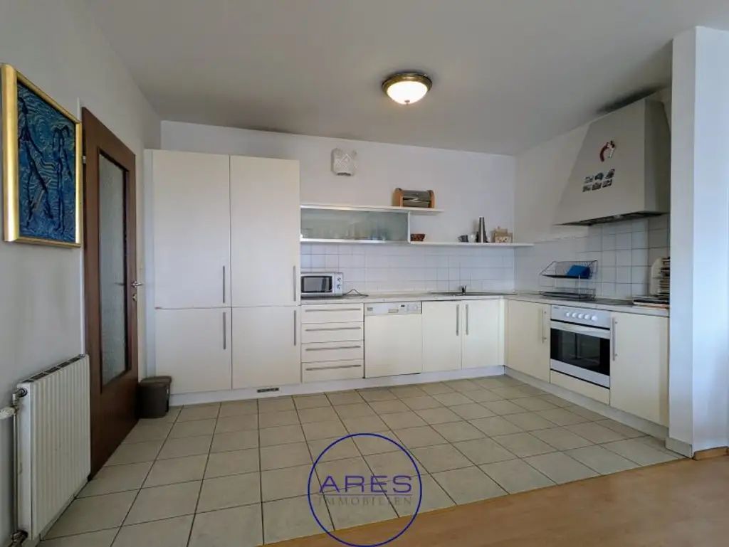 Zentrale Eigentumswohnung mit Loggia, WG-geeignet