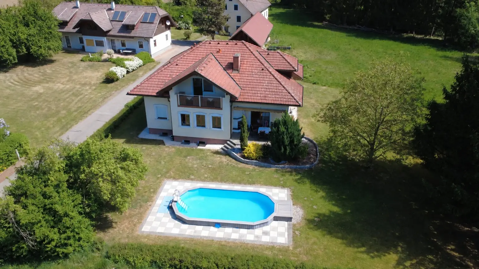 Haus Ansicht Pool 2