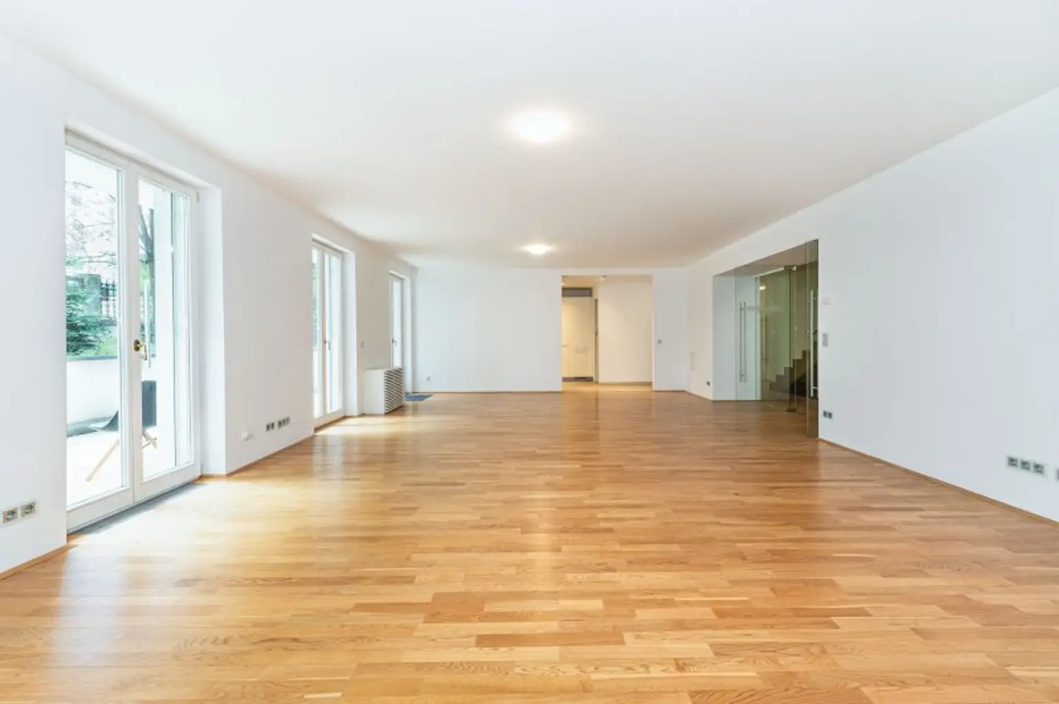 Seltene Gartenmaisonette in Botschaftsviertel mit Parkplatzmöglichkeit