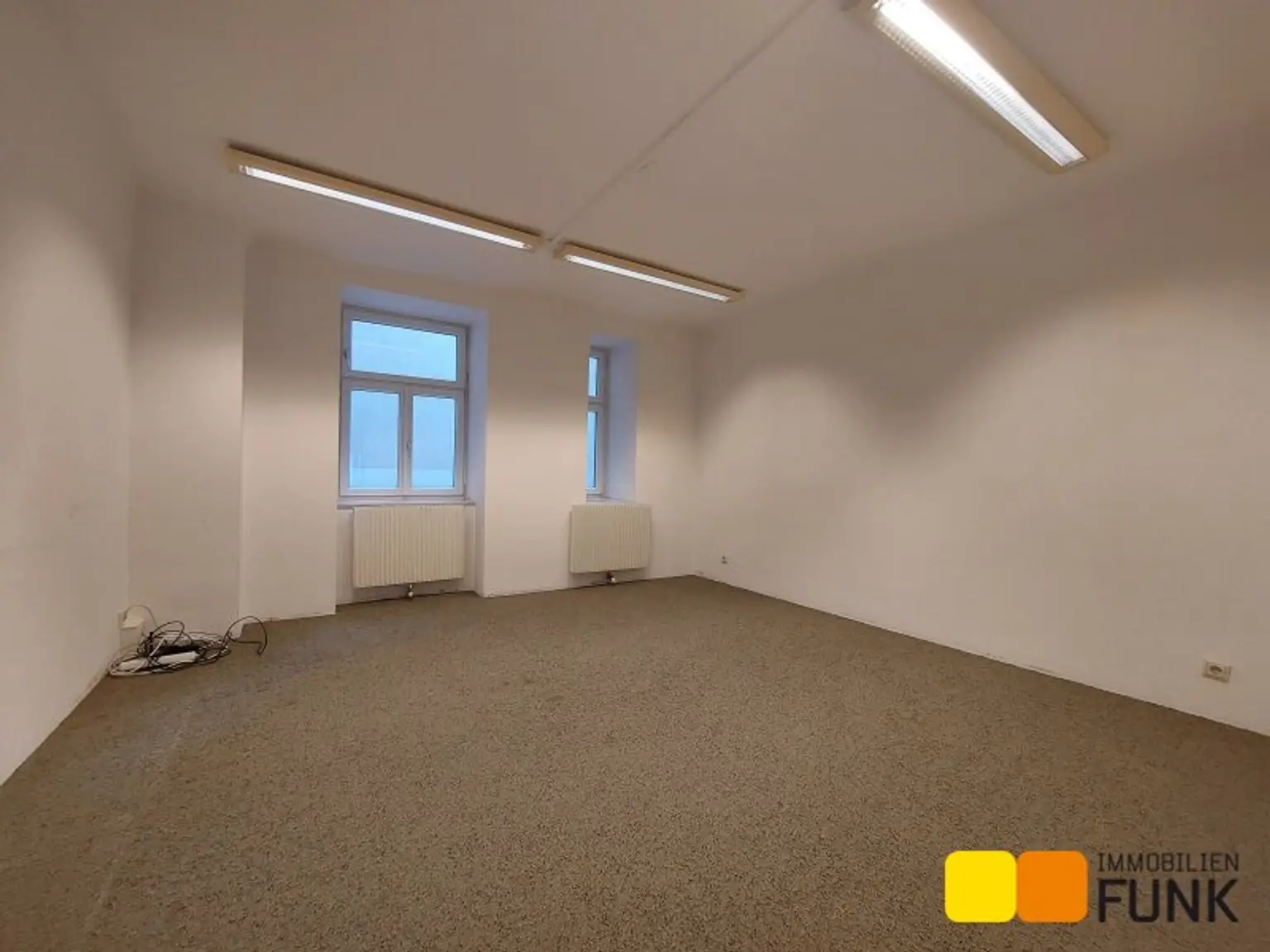 Attraktives Büro mit eigener Garage und zusätzlicher Lagerfläche