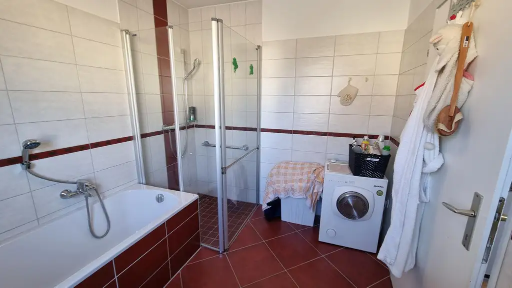 Gepflegtes Einfamilienhaus mit Pool und Garten in St. Georgen