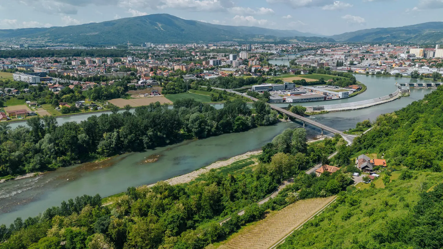 Randlage Maribor - Süd-West ausgerichtete Hang-Liegenschaft mit Aussicht auf das Drau-Ufer zu verkaufen (Fläche ca. 6 ha)