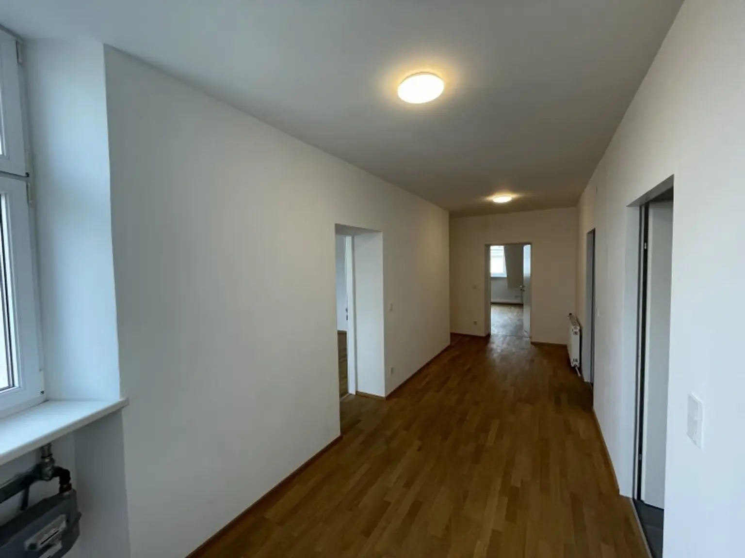 LOFTARTIGE DACHGESCHOSS-WOHNUNG -- 5 ZIMMER -- BALKON/RUHELAGE/KLIMA/U-BAHN -- UNBEFRISTET!