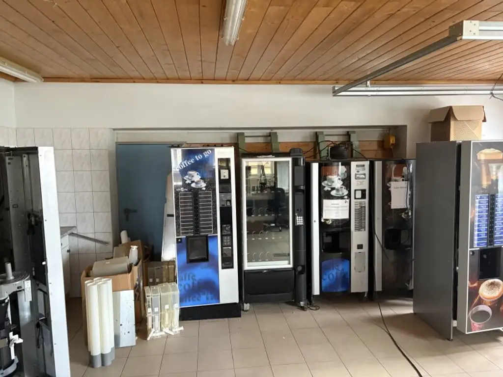 GEWERBEOBEKT MIT RENDITE-MÖGLICHKEIT: BÜRO - LAGER - WERKSTATT - STELLFLÄCHEN