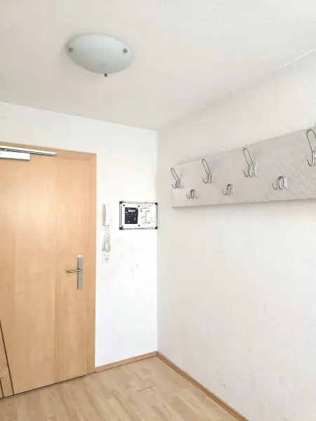 Fügen - großzügige 4 Zimmerwohnung im Dornröschenschlaf