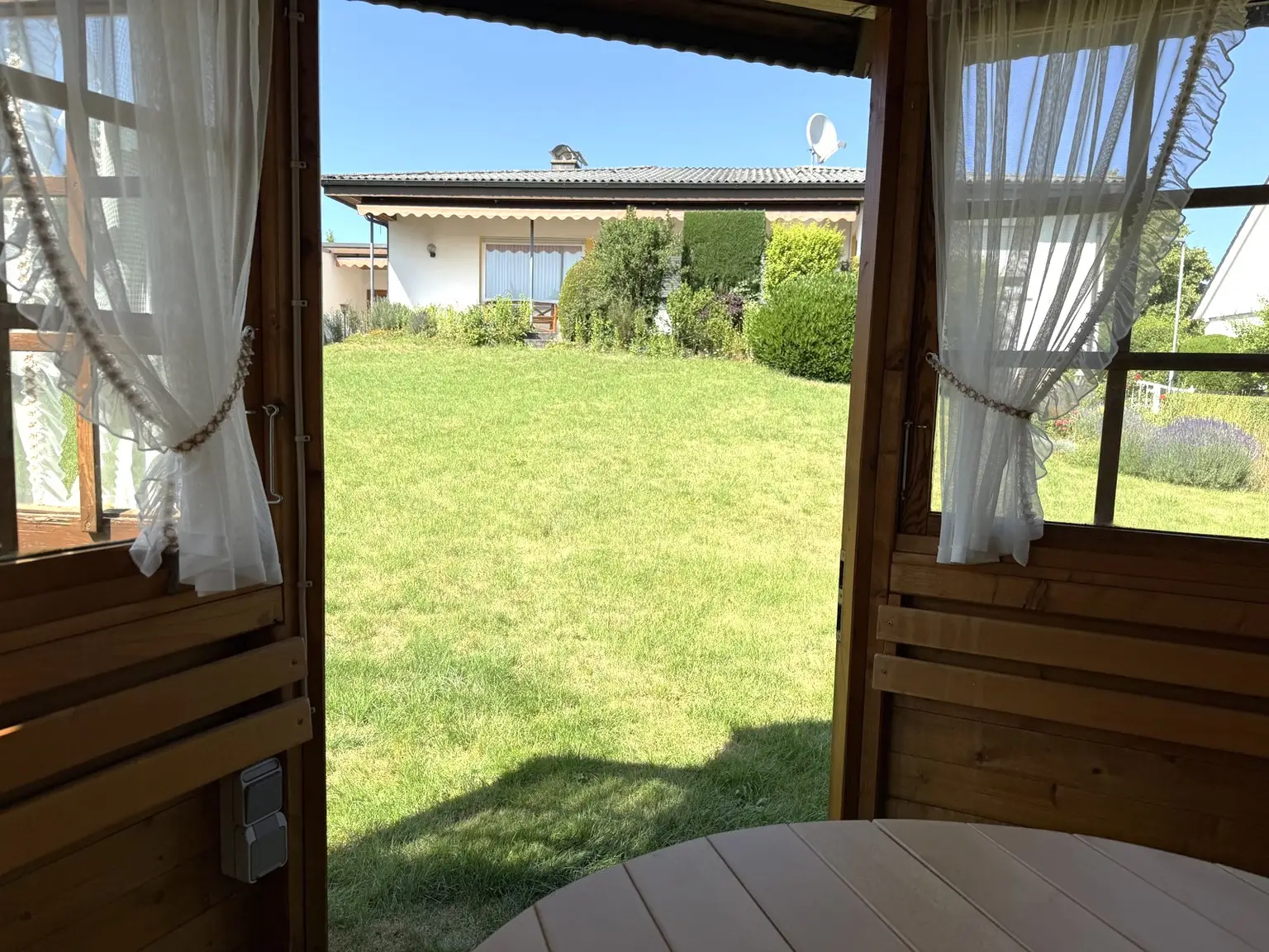 Blick vom Gartenhäuschen