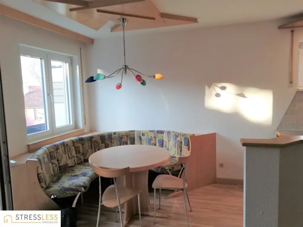 Top gepflegte 3 Zimmer-Wohnung mit Loggia in absoluter Grünruhelage