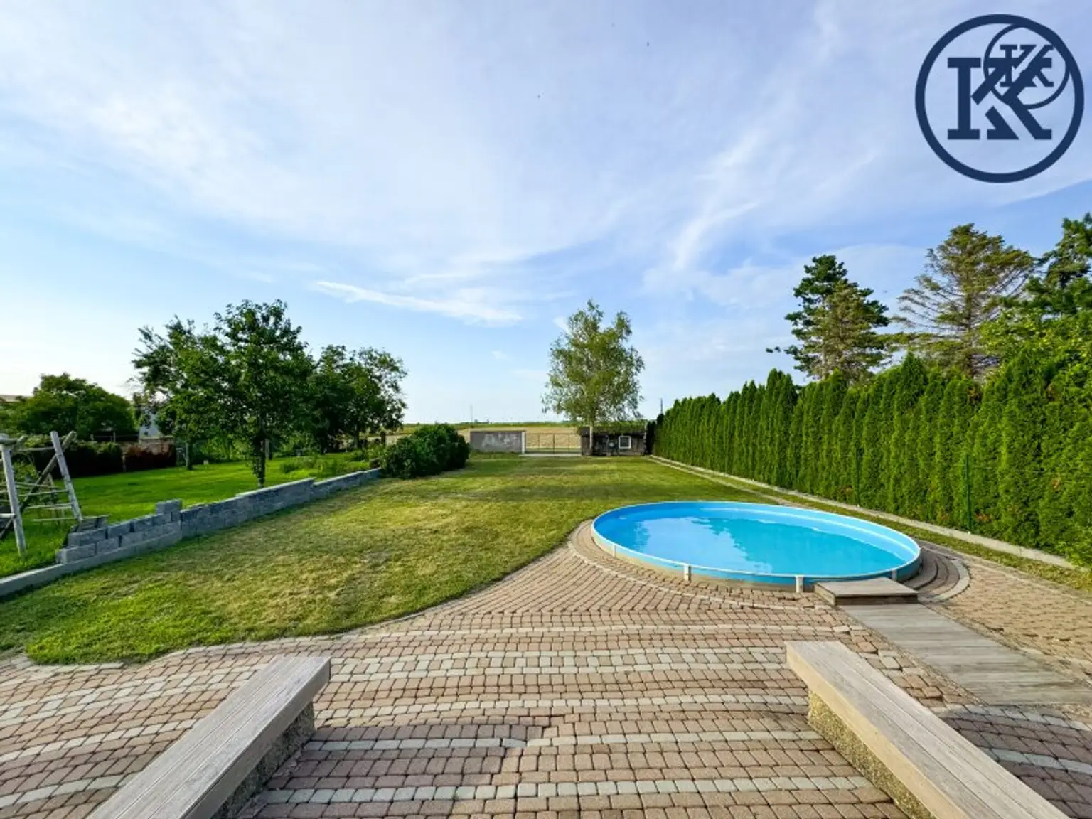 Garten mit Pool 2