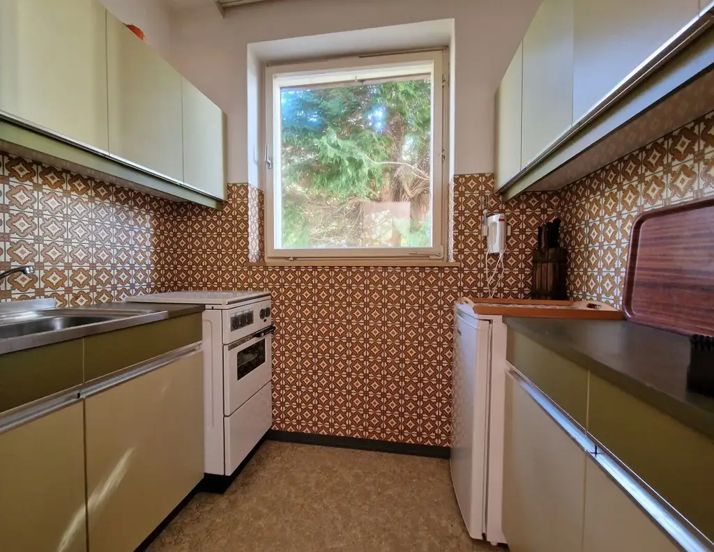 Ein charmantes und sonniges Ferienhaus mit großartiger Panoramasicht in Großklein am Mattelsberg - voller Potenzial!