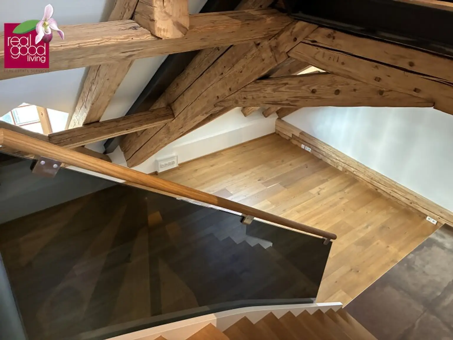 4-Zimmer-Dachgeschoßwohnung mit Galerie & Terrasse in unmittelbarer Nähe zum Karmelitermarkt