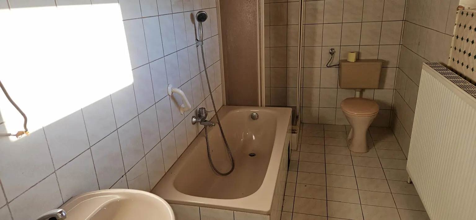 Sanierungsbedürftiges Haus mit Potenzial in attraktiver Lage - ab sofort verfügbar!